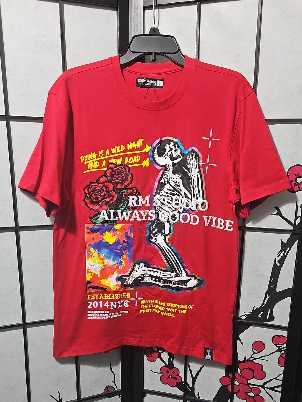 Rebel Minds Graphic‎ Tee Shirt Skeleton Pray NWT